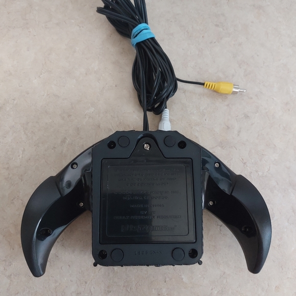 The Batman TV Plug N Play Jakks Pacific The Batman Handheld Video Game C… - Picture 2 of 7